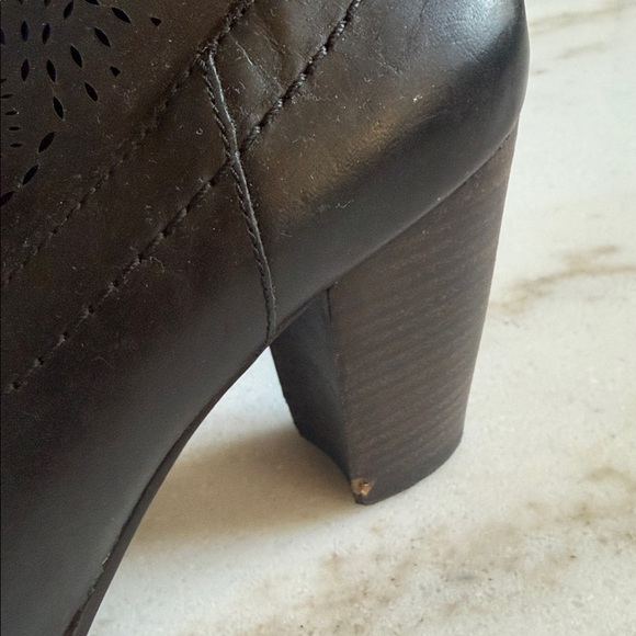 UGG Ankle Boots Charlotte Perforated Black Leather with Zip Back. - Picture 6 of 9